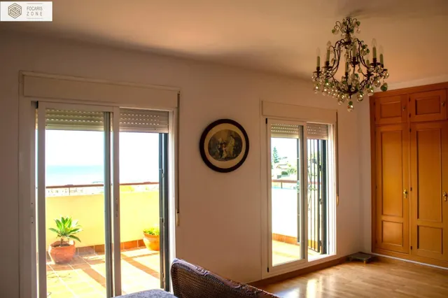 PRECIOSO CHALET PAREADO JUNTO AL MAR — 29