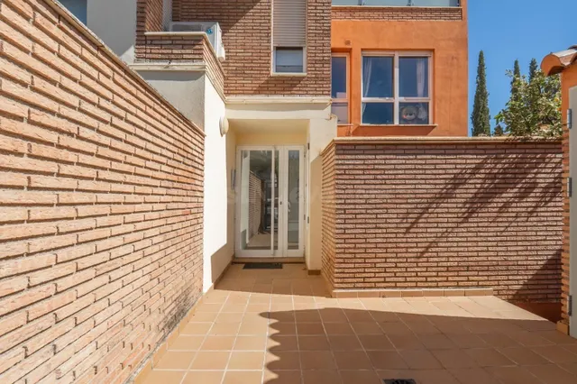 PISO A LA VENTA EN LA ZUBIA CON TERRAZAS, CAOCHERA Y TRASTER - foto 2