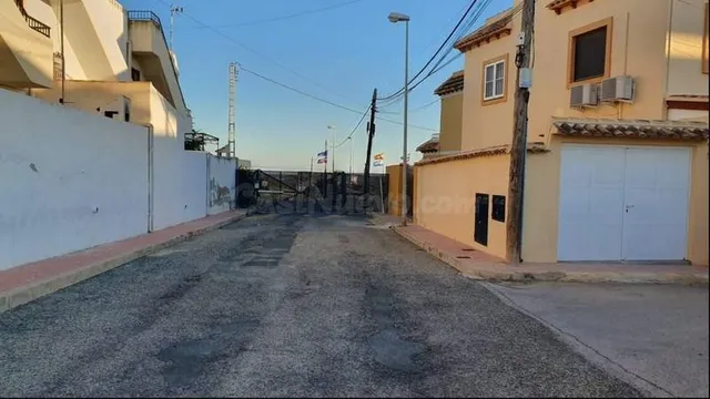 Bungalow con Jardín y Patio en la Urbanización KEEPER!!! — 2