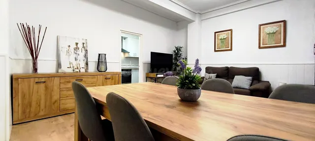 ¡Espacio para todos! Gran planta baja con porche y parking - foto 4