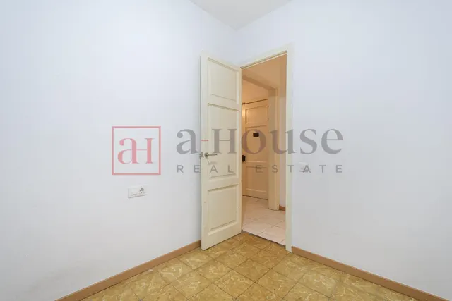 PISO ALTO Y LUMINOSO PARA REFORMAR CON DOBLE ORIENTACIÓN EN LA NOVA ESQUERRA DE L'EIXAMPLE — 28