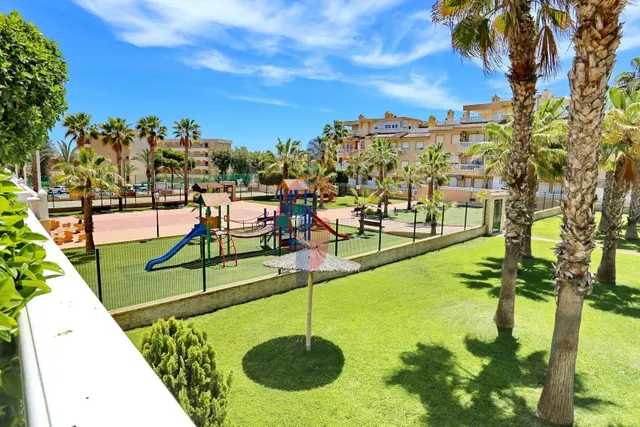 ¡Planta baja a la venta en el Pinar de Guardamar! Orientación oeste, cochera opcional — 26