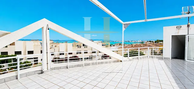 Exclusiva casa adosada en esquina con vistas panorámicas al  - foto 3