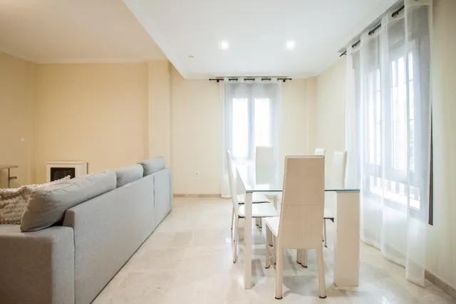 ¡Tu nuevo hogar en Bormujos! Magnífico chalet en alquiler con patio. — 13
