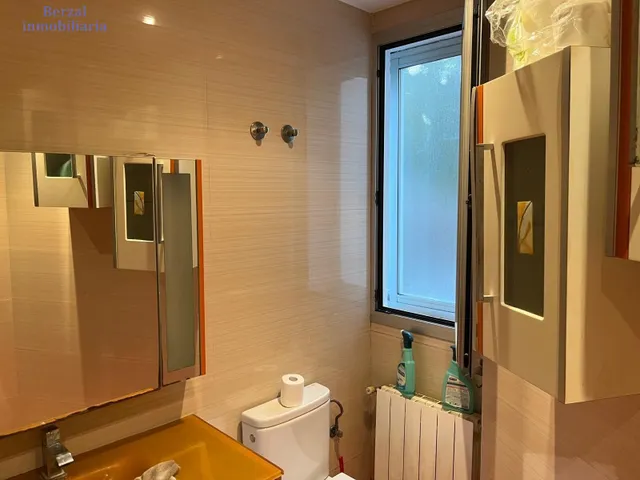 Piso planta baja, de tres hb y baño. Cocina y salón. Todo exterior — 17