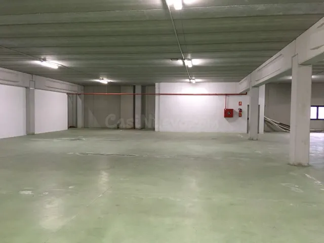 ALQUILER NAVE INDUSTRIAL CON AMPLIAS OFICINAS EN POLIGONO - foto 5