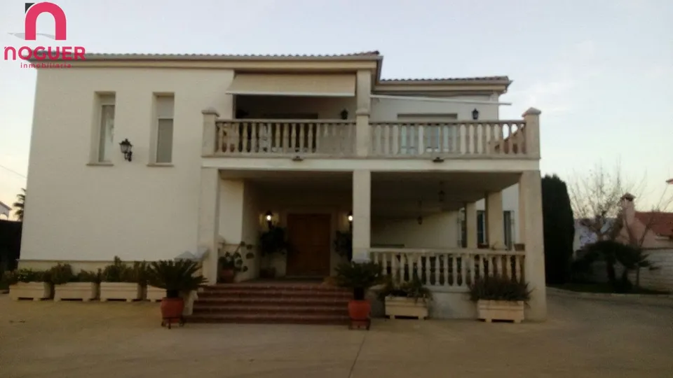 MAGNIFICA CASA EN EL HIGUERON CON PISCINA
