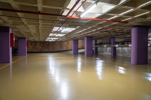 Plaza parking 10m² en alquiler Barcelona centro (Cister) — 24