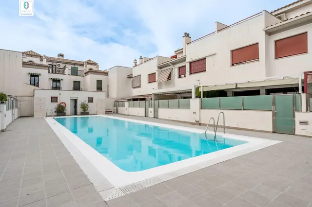 Exclusiva vivienda de 305 m2 construidos aprox junto al centro comercial nevada — 28