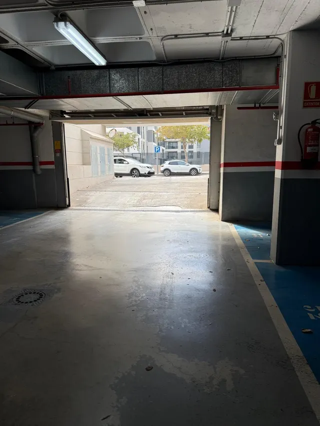 Alquiler de Plaza de Garaje en PAU I - ¡Tu vehículo seguro y a un precio increíble! — 6