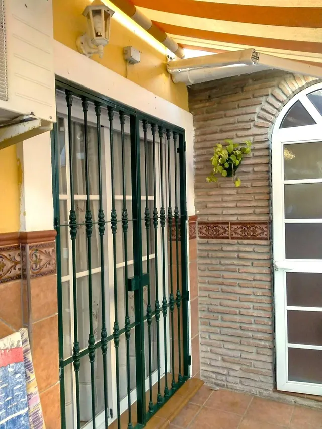 Chalet adosado con piscina y jardín en Urbanización San Luis, Málaga — 21