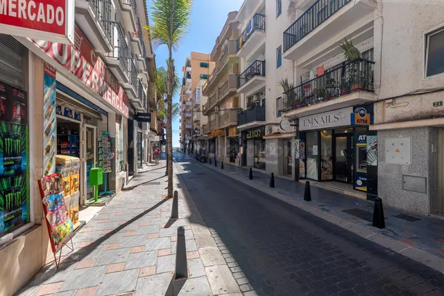 Piso con gran terraza de 29 m2 en segunda línea de playa – F - foto 4