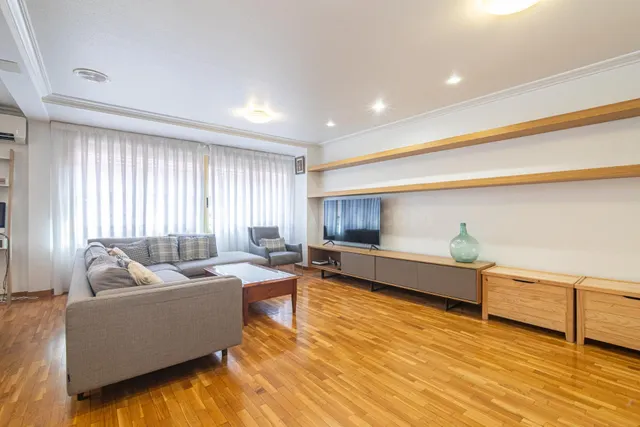 Te presentamos tu nueva casa en el centro: ascensor, 3 habitaciones (con posibilidad de 4), 2 baños, trastero.... y excelentes calidades!!!! — 2