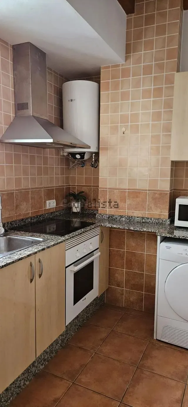 Estudio 1 habitación 80m² en alquiler - La Roqueta — 4