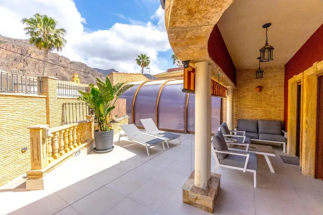 Impresionante villa de 620 metros con piscina, sotano, bodega y GYM!!! — 15