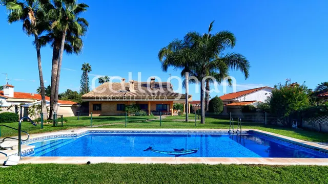 Villa en venta en Playa Almardà — 4