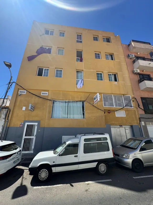 Edificio en venta en Vecindario — 3