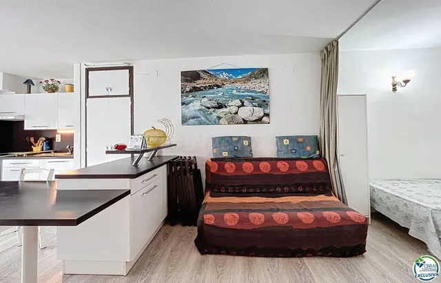 Apartamento reformado a un paso del mar en Roses - foto 5