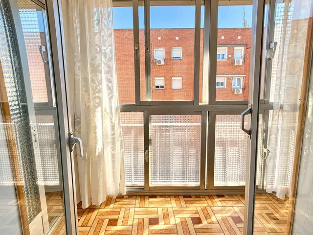 Piso de 2 dormitorios con terraza y grandes posibilidades de - foto 3