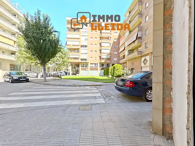 OPORTUNIDAD Local comercial de 2 plantas en Balaguer — 12