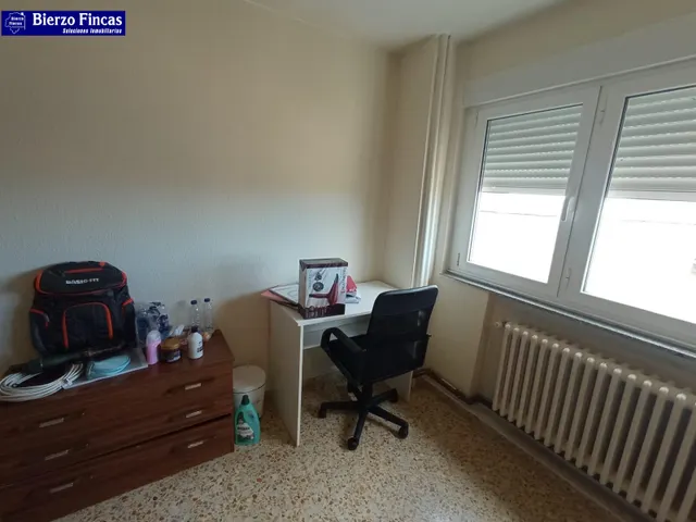 SE VENDE AMPLIO PISO EN PONFERRADA — 27