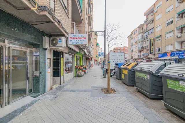 OPORTUNIDAD DE  RENTABILIDAD EN 3 LOCALES COMERCIALES  ALQUILADOS SITUADOS EN AVENIDA DILAR — 7