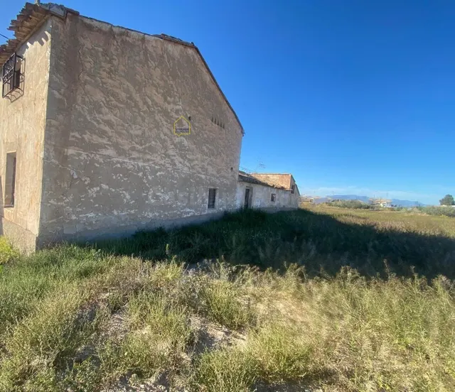PARCELA CON VIVIENDA PARA REHABILITACION EN CTRA. PULPI
