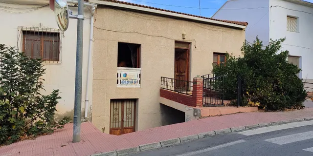 SERÓN ( ALMERÍA ). VENTA DE CASA PARA REFORMAR EN EL CENTRO 
