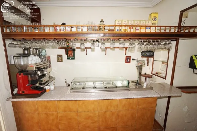 BAR CAFETERIA FRENTE A METRO Y RENFE PIRAMIDES — 17