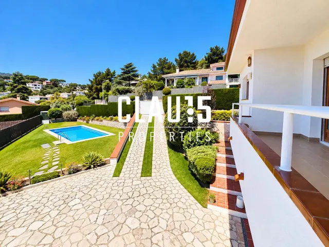 Casa independiente en venta con piscina privada y espectaculares vistas al mar en Sant Pol de Mar — 7