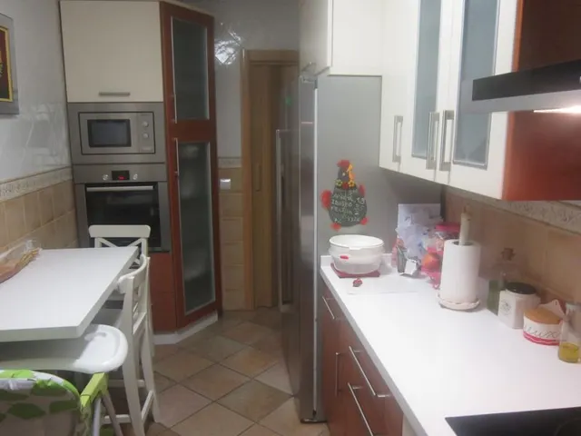 SE VENDE CHALET ADOSADO SEMINUEVO, 4 HAB., GARAJE DOBLE ,PATIO. PARA ENTRAR A VIVIR — 20
