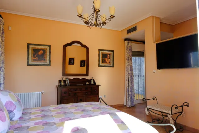Finca de 9.480 m2. con Chalet de 495 m2. construidos en parcela de 1.000 m2. dentro de la finca. — 44