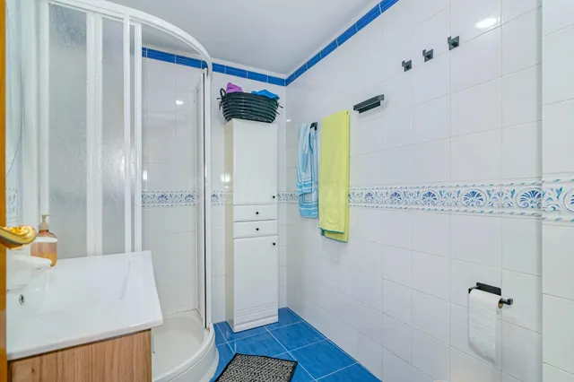 Vivienda reformada para docentes, sanitarios y funcionarios. — 15