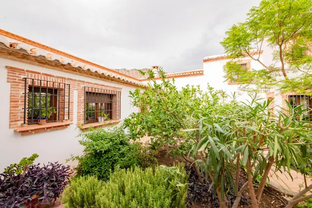 Casa de Campo Reformada en Villanueva de la Concepción: Paz, Elegancia y Vistas Únicas — 35