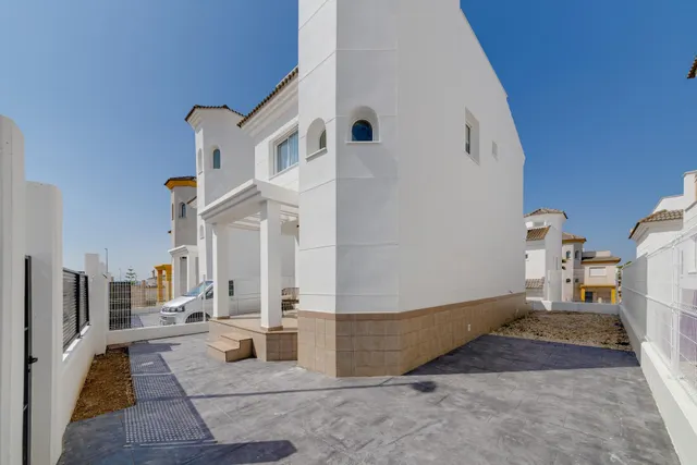 Villa Independiente en San Fulgencio, 3 dormitorios, 3 baños — 6