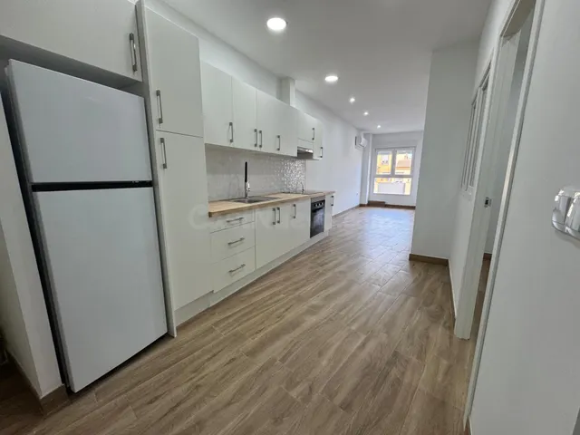 Apartamento totalmente reformado con piscina comunitaria — 2