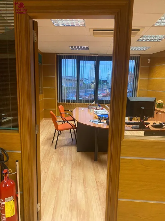 Local de 165m2 en 2 plantas en el Corazón de Binefar, Huesca — 11