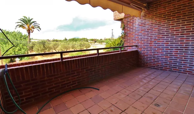 Exclusivo adosado en vistahermosa, Alicante — 439 m2 y dos grandes terrazas — 28