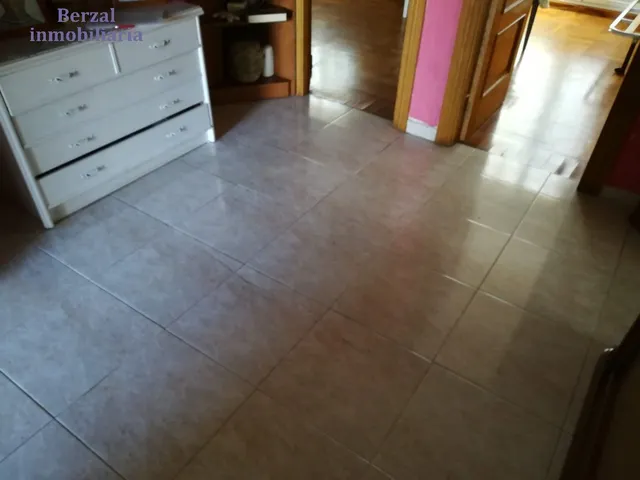 Casa magnifica, de dimensiones extraordinarias a veinte minutos andando del centro. — 17