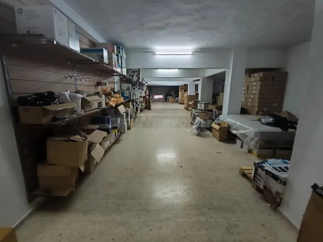 Se vende amplio local en el centro de Cáceres – 220 m2 ideal como almacén o negocio — 2