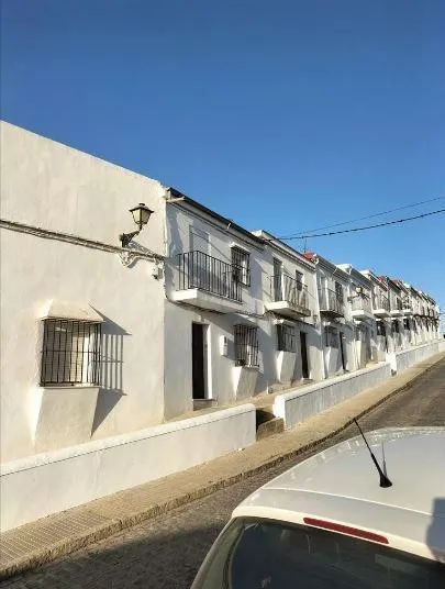 SE VENDE casa adosada OKUPA en C Calle Cuesta del Calvario 1 - foto 2