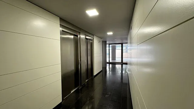 Poblenou: luz natural, dos amplias habitaciones y parking y trastero incluidos en el precio. — 40