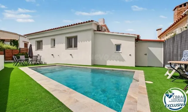 Casa con licencia turística, piscina y vistas a la bahía de 