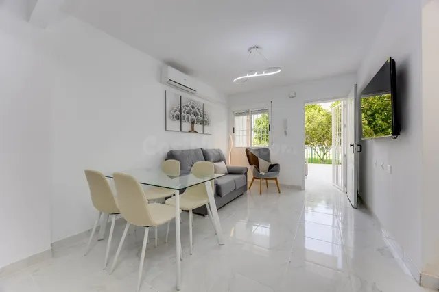 Apartamento moderno en planta baja con piscina — 2