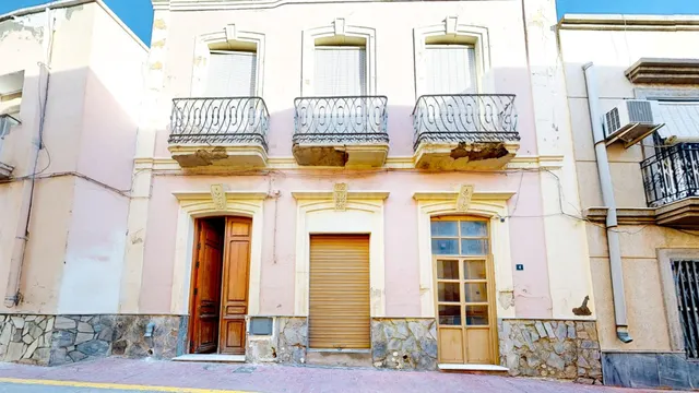 Amplia Casa en el Corazón de Pechina con Azotea y Excelente  - foto 5