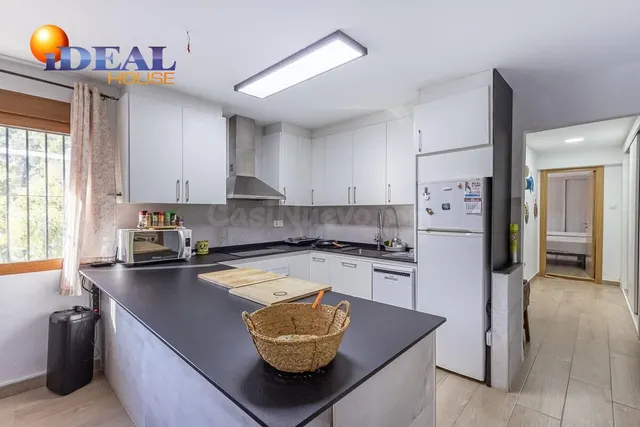 Encantadora Casa de una Planta con Amplio Terreno y Piscina  - foto 4