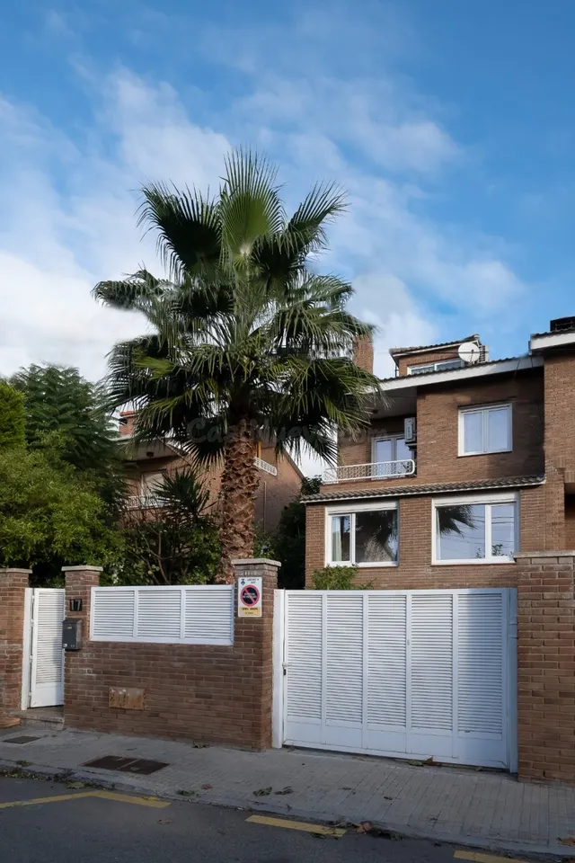 Gran casa en Urb Covamar de 5 hab con garaje de 3 vehículos - foto 3