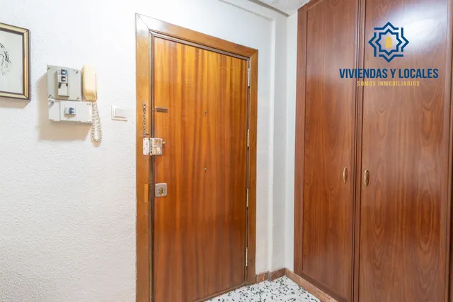 Piso de 3 dormitorios en calle milán, zaidín | muy luminoso y con gran potencial — 8