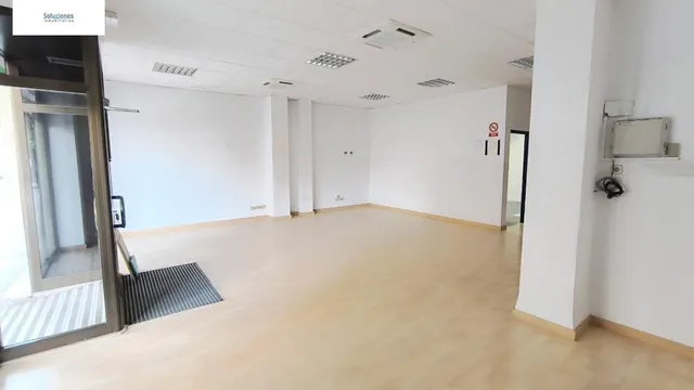 LOCAL DE 1100 M2 EN ZONA FERIA — 3