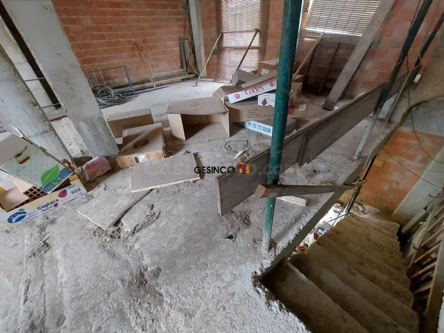 EDIFICACIÓN DESTINADA A VIVIENDA — 5